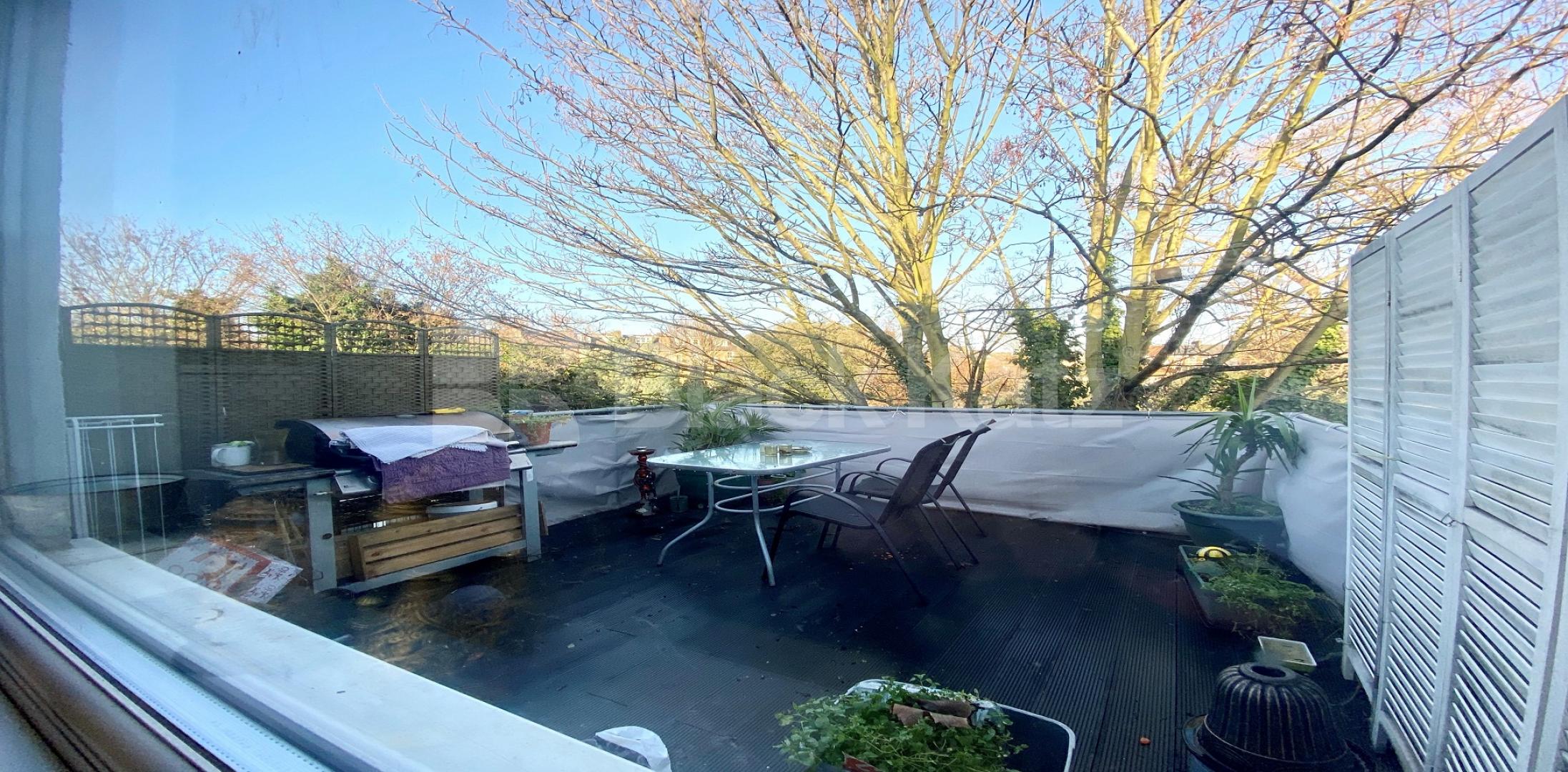 			LET  , 2 Bedroom, 1 bath, 1 reception Apartment			 Edgeley Road , Clapham 